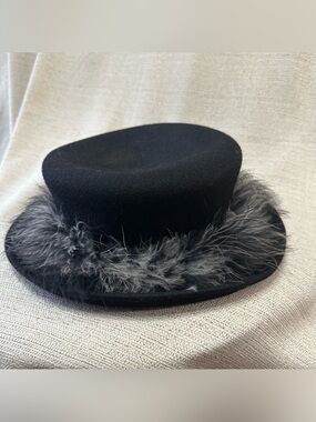 Vintage Bloomingdale’s Black Wool Bowler w Faux Fluffy Feathers - Made in Italy